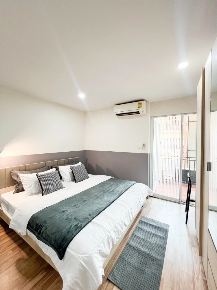 ขาย ให้เช่า รีเจ้นท์ โฮม 12 ลาดพร้าว 41 ห้องอยู่ชั้น 6 ติดลิฟต์+บันไดหนีไฟ+ห้องทิ้งขยะ ลมเย็นมาก ไม่เปิดแอร์ก็เย็นในวันที่ร้อนจัด ประหยัดไฟไปได้เยอะ