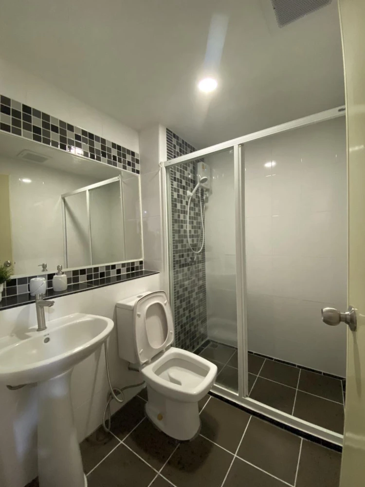 ขาย ให้เช่า รีเจ้นท์ โฮม 12 ลาดพร้าว 41 ห้องอยู่ชั้น 6 ติดลิฟต์+บันไดหนีไฟ+ห้องทิ้งขยะ ลมเย็นมาก ไม่เปิดแอร์ก็เย็นในวันที่ร้อนจัด ประหยัดไฟไปได้เยอะ