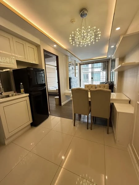 ขาย ให้เช่า อมรันทา เรสซิเดนซ์ ห้องชั้น 5 บรรยากาศปลอดโปร่ง วิวสระว่ายน้ำ กั้นโซนห้องเป็นสัดส่วน ต้องจอง