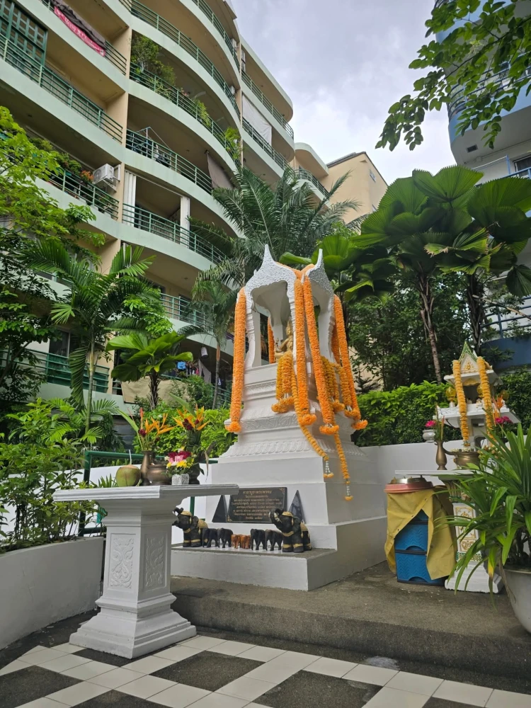 ขาย ให้เช่า เดอะ วอเตอร์ฟอร์ด พระราม 4 ห้องกว้างใหญ่มากเวอร์ ได้พร้อมเฟอร์ไม้สักอย่างดี ดีแบบนี้ต้องจอง