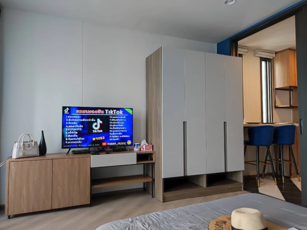 ขาย ให้เช่า เดอะ เบส สะพานใหม่ ห้องแต่งพร้อมอยู่ เฟอร์ เครื่องใช้ไฟฟ้าครบ มาแต่ตัวเข้าอยู่ได้เลยอย่าพลาด