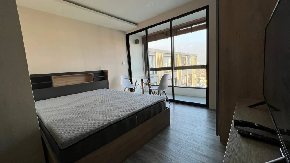 ขาย ให้เช่า  ไอคอน สุขุมวิท 77 ห้องบนสุด ริมสุด เงียบมาก ไม่มีใครรบกวนเยอะ วิวสระว่ายน้ำ ต้องรีบแล้ว