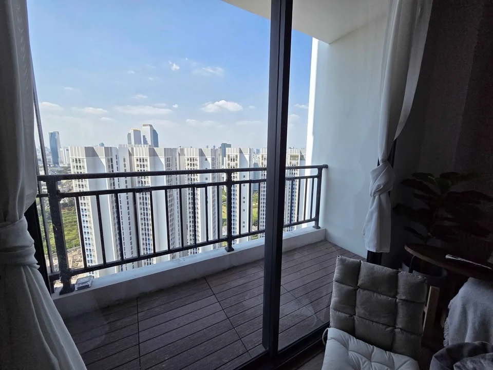 ขาย ให้เช่า 2 ห้องนอน  2 ห้องน้ำ วิวสวย ห้องนอนเล็กทำเป็นห้องทำงาน เห็นวิวเมืองตอนกลางคืนสวยมาก จองเลย