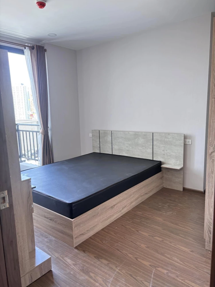 For sale or rent: Artisan Ratchada, 7th floor. Right after exiting the elevator, you'll find it! No need to walk far. Spacious room. Book now!