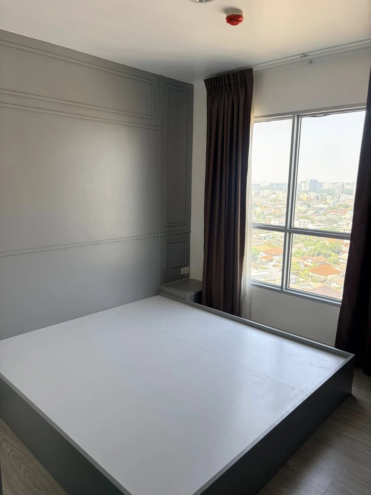 For sale or rent: Aspire Ngamwongwan, corner unit, less crowded, fully furnished, high floor with unblocked view. Don't miss out!