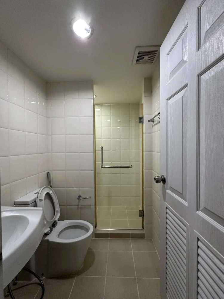 ขาย ให้เช่า Baan Navatara ห้องน่าอยู่ ทำเลดี มาพร้อมเฟอร์นิเจอร์และเครื่องใช้ไฟฟ้าครบครัน จองเลย