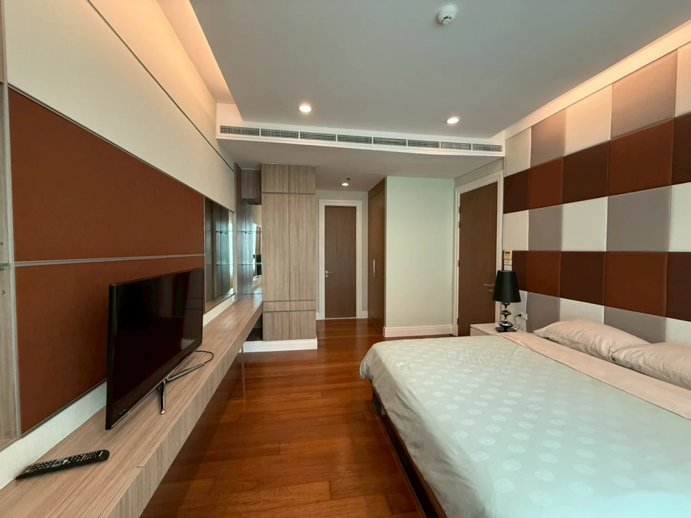 ขาย ให้เช่า Bright Sukhumvit 24 1 ห้องนอน 1 ห้องน้ำ พื้นที่ใช้สอยเยอะ เฟอร์ครบ จองเลย