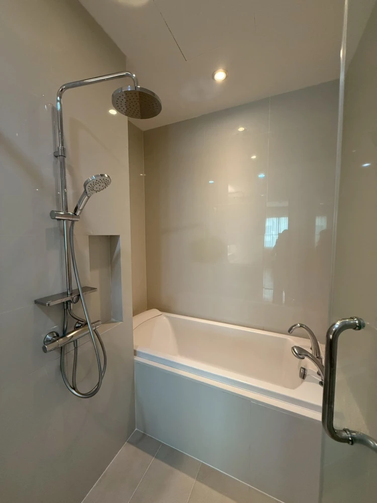 ขาย ให้เช่า Bright Sukhumvit 24 1 ห้องนอน 1 ห้องน้ำ พื้นที่ใช้สอยเยอะ เฟอร์ครบ จองเลย