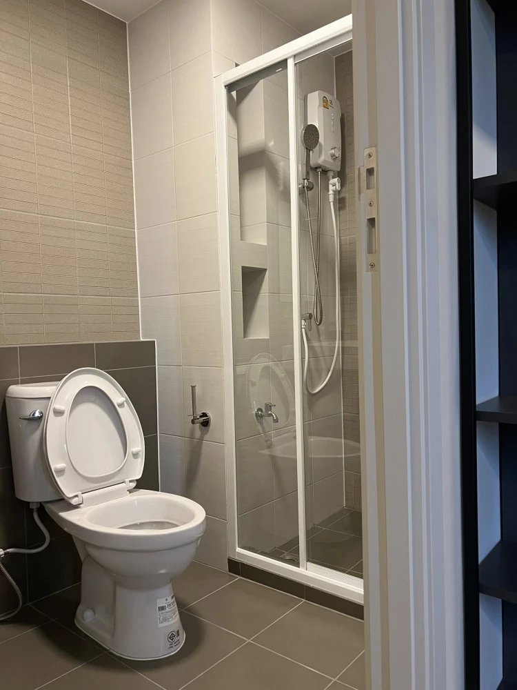 ขาย ให้เช่า dcondo Hideaway Rangsit ห้องพร้อมอยู่ เฟอร ์เครื่องใช้ไฟฟ้าครบ มาแต่ตัวเข้าอยู่ได้เลย