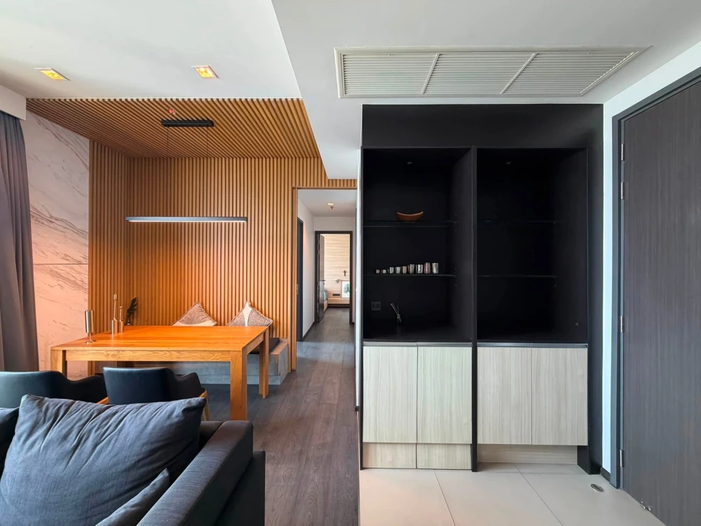 ขาย ให้เช่า Edge By Sansiri (Sukhumvit 23) 2 ห้องนอน บิวท์อินเฟอร์นิเจอร์อย่างดี รีบจองเลย