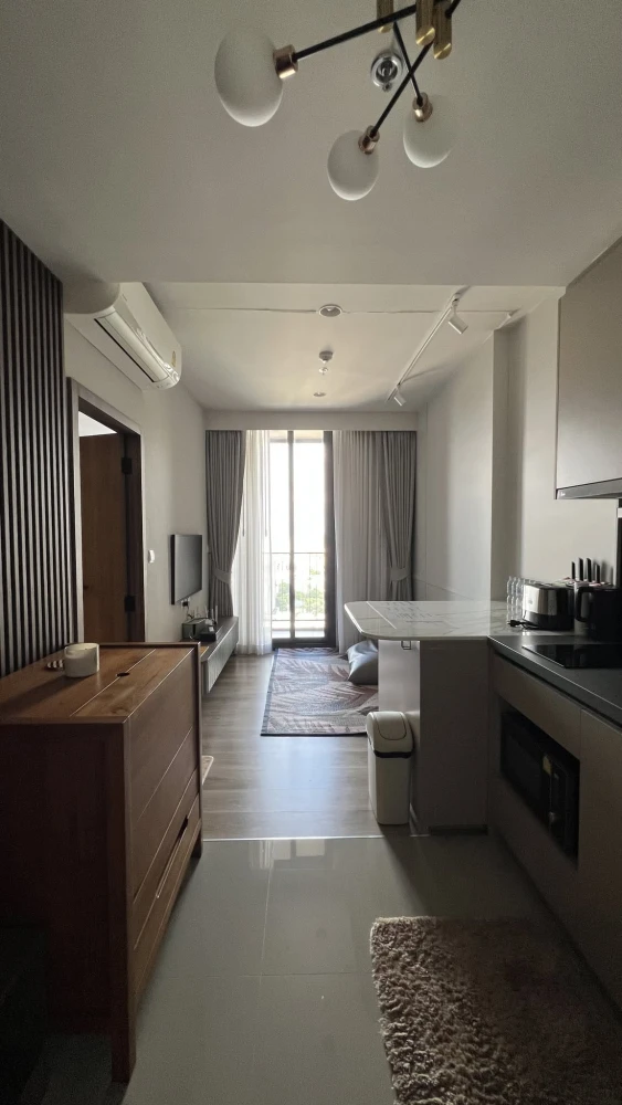 ขาย ให้เช่า Oka haus ห้องชั้นสูง ตกแต่งภายในอย่างดี  พร้อมเฟอร์นิเจอร์ครบครัน (พร้อมเข้าอยู่)