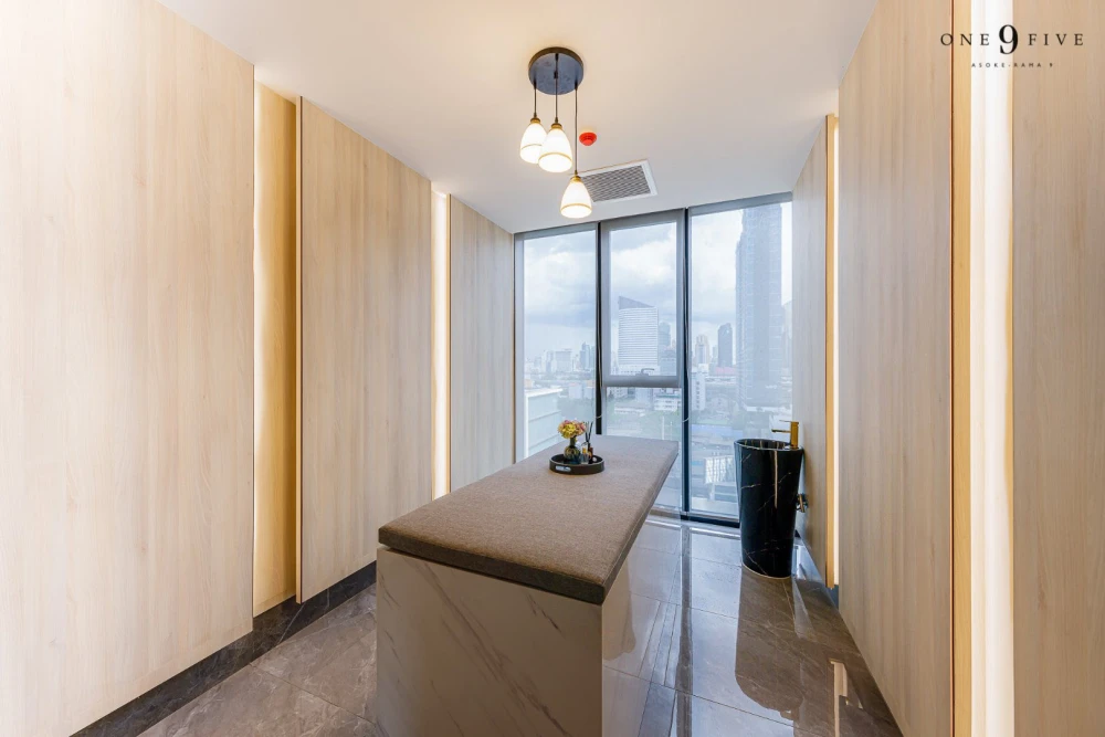 ขาย ให้เช่า One 9 Five Rare Unit ห้องกว้างใหญ่ Built in หินอ่อน ตกแต่งสวยพร้อมอยู่