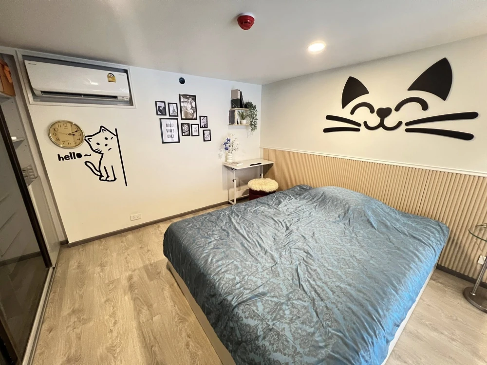 For sale or rent: SOHO Bangkok Ratchada, North-facing unit, prime location, high-quality built-in furniture, fully furnished. Book now!