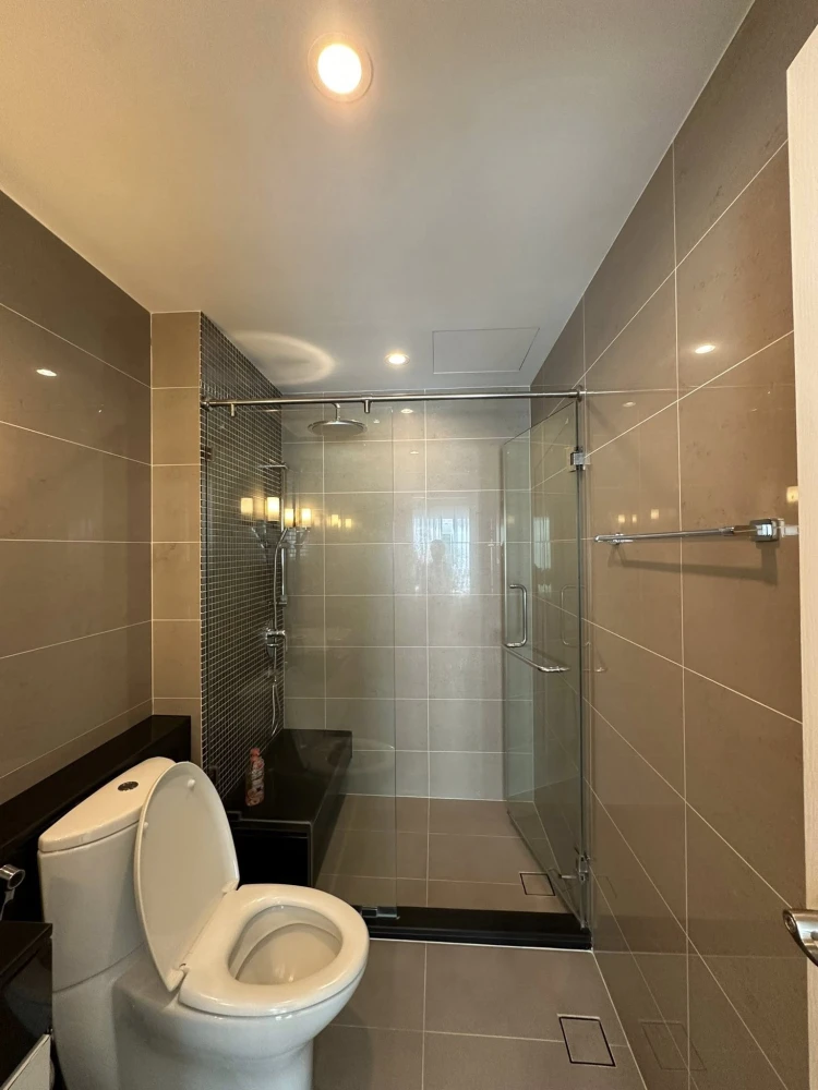 ขาย ให้เช่า Supalai Wellington II 1 ห้องนอน 1 ห้องน้ำ มาพร้อมเฟอร์นิเจอร์และเครื่องให้ไฟฟ้าครบครัน ห้ามพลาด