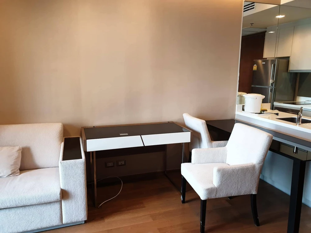 ขาย ให้เช่า The Address Sathorn ห้องชั้น 9 พื้นที่ใช้สอยเยอะ ในทำเลดี เดินทางสะดวก ห้ามพลาด
