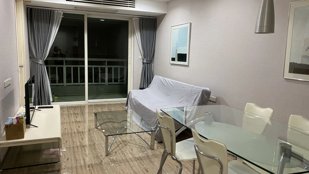 ขาย ให้เช่า The Bangkok Narathiwas Ratchanakarint ห้องกว้างพื้นที่ใช้สอยเยอะ มาพร้อมเฟอร์ครบครัน รีบจองด่วนๆเลย