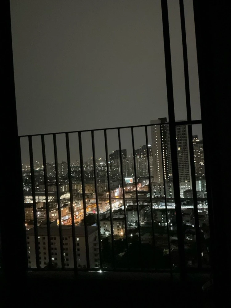 ขาย ให้เช่า The Livin Ramkhamhaeng ห้องกว้างพื้นที่ใช้สอยเยอะ มาพร้อมสิ่งอำนวยความสะดวกครบครัน เห็นวิวสระ จองเลย