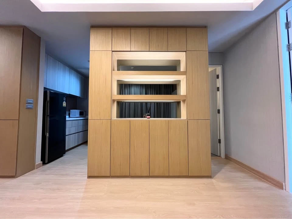 ขาย ให้เช่า The lumpini 24 อยู่ชั้น 20 สูงมากเวอร์ ตกแต่งด้วยเฟอร์บิวท์อิน พร้อม walk-in closet อย่างดี จองเลย