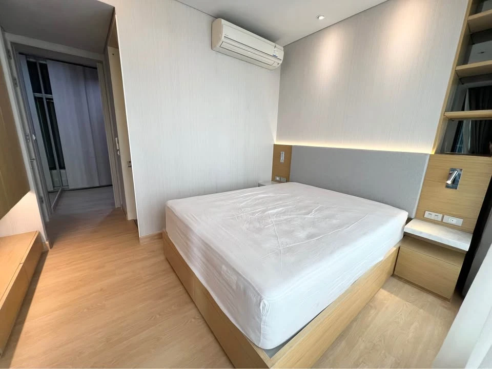 ขาย ให้เช่า The lumpini 24 อยู่ชั้น 20 สูงมากเวอร์ ตกแต่งด้วยเฟอร์บิวท์อิน พร้อม walk-in closet อย่างดี จองเลย