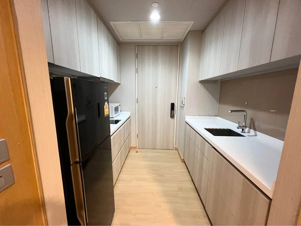 ขาย ให้เช่า The lumpini 24 อยู่ชั้น 20 สูงมากเวอร์ ตกแต่งด้วยเฟอร์บิวท์อิน พร้อม walk-in closet อย่างดี จองเลย