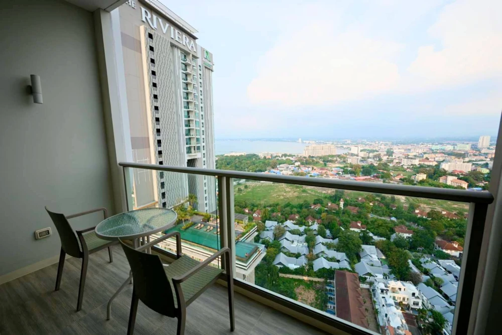 ขาย ให้เช่า The Riviera Wong Amat Beach ห้องสตูดิโอ ตกแต่งคุมโทน ติดวอลเปเปอร์อย่างดี วิวสวย ห้ามพลาด