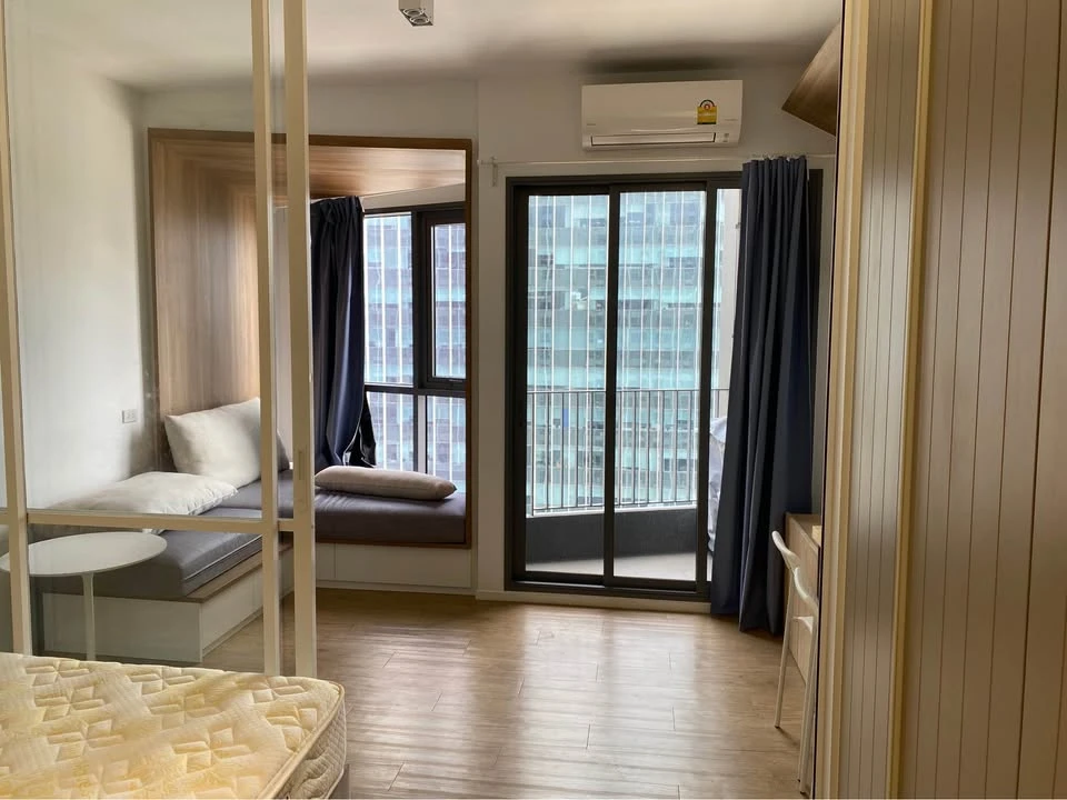 ขาย ให้เช่า Triple Y Residence ตกแต่งด้วยเฟอร์นิเจอร์บิวท์อินครบๆ พร้อมเครื่องใช้ไฟฟ้าแน่นๆ ไม่ควรพลาด