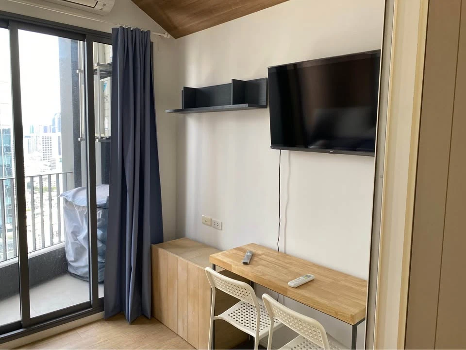 ขาย ให้เช่า Triple Y Residence ตกแต่งด้วยเฟอร์นิเจอร์บิวท์อินครบๆ พร้อมเครื่องใช้ไฟฟ้าแน่นๆ ไม่ควรพลาด