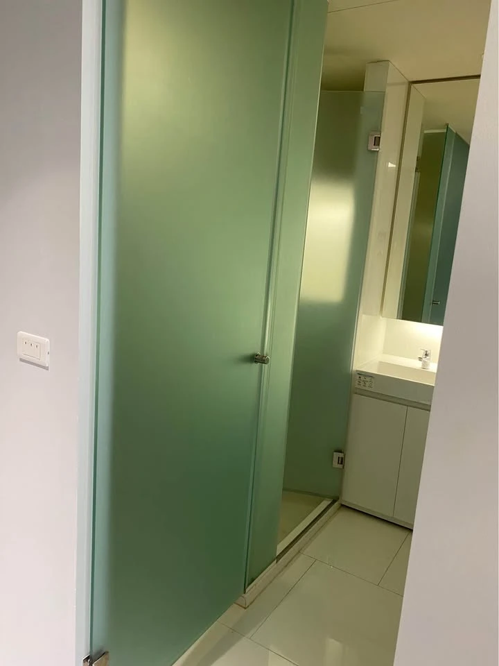 ขาย ให้เช่า Triple Y Residence ตกแต่งด้วยเฟอร์นิเจอร์บิวท์อินครบๆ พร้อมเครื่องใช้ไฟฟ้าแน่นๆ ไม่ควรพลาด