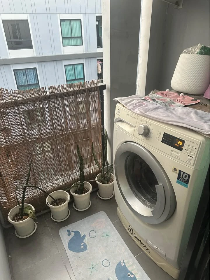 ขาย ให้เช่า UNIO Ramkhamhaeng - Serithai ห้องชั้น 8 ครัวบิวท์อินอย่างดี วิวสระว่ายน้ำ จองด่วน