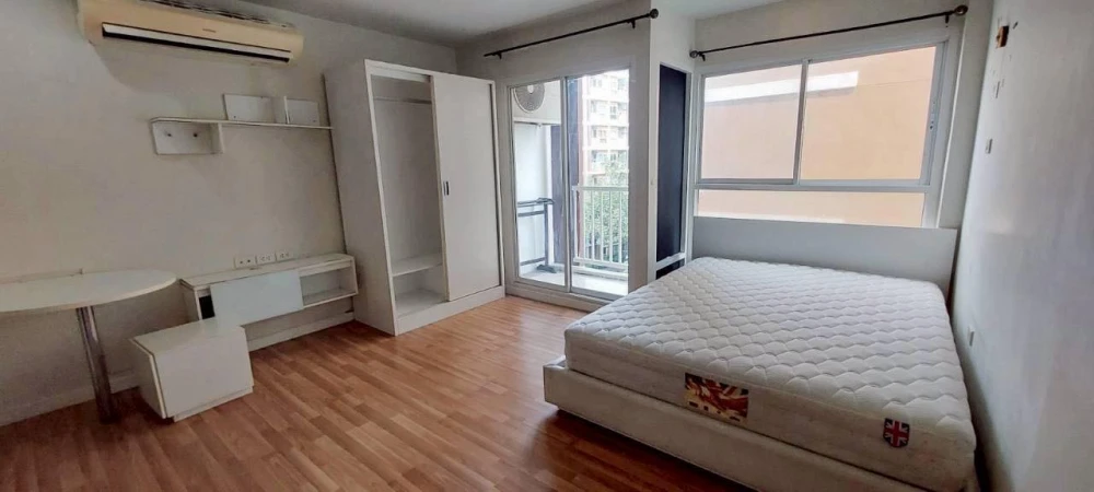 ขาย ให้เช่า WE CONDO ห้องสตูดิโอ ชั้น 5 วิวสระว่ายน้ำ ไม่โดนรบกวนจากภายนอก เฟอร์นิเจอร์พร้อมอยู่ จองเลย