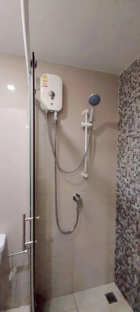 ขาย ให้เช่า WE CONDO ห้องสตูดิโอ ชั้น 5 วิวสระว่ายน้ำ ไม่โดนรบกวนจากภายนอก เฟอร์นิเจอร์พร้อมอยู่ จองเลย