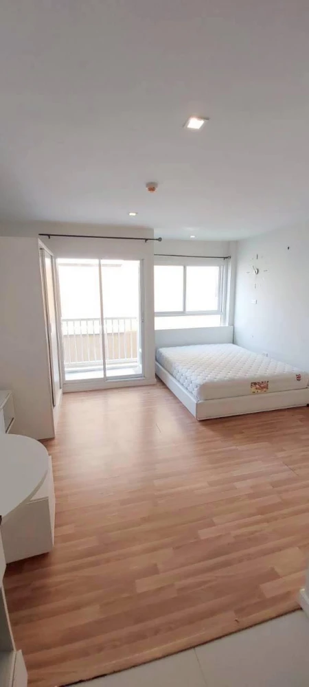 ขาย ให้เช่า WE CONDO ห้องสตูดิโอ ชั้น 5 วิวสระว่ายน้ำ ไม่โดนรบกวนจากภายนอก เฟอร์นิเจอร์พร้อมอยู่ จองเลย