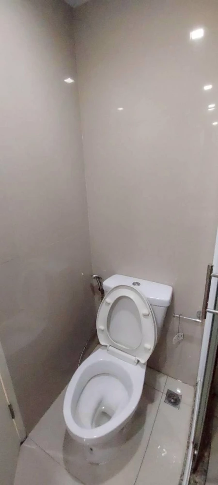 ขาย ให้เช่า WE CONDO ห้องสตูดิโอ ชั้น 5 วิวสระว่ายน้ำ ไม่โดนรบกวนจากภายนอก เฟอร์นิเจอร์พร้อมอยู่ จองเลย