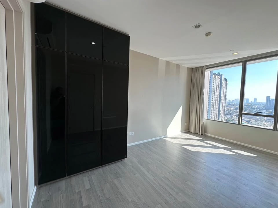 ขาย 333 Riverside ห่างห้องขยะและลิพต์ ไม่มีเสียงรบกวน ฝั่งห้องนอนติดบันไดหนีไฟ เสียงเงียบกริบ จองเลย