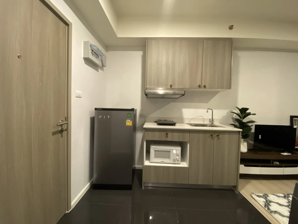 ขาย A space Mega ห้องพร้อมอยู่ เฟอร์พร้อม ชั้นสูง ลมดี จองเลย