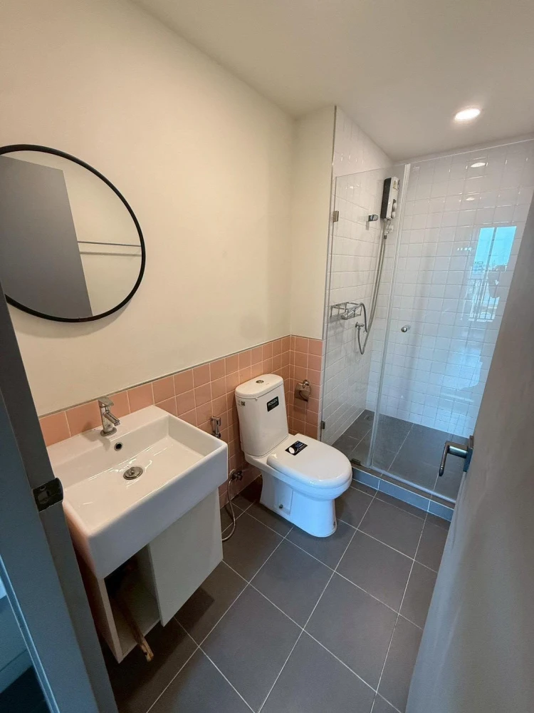 ขาย Attitude BU ห้องพร้อมอยู่ เฟอร์พร้อม ชั้นไม่สูงน่าอยู่ จองเลย