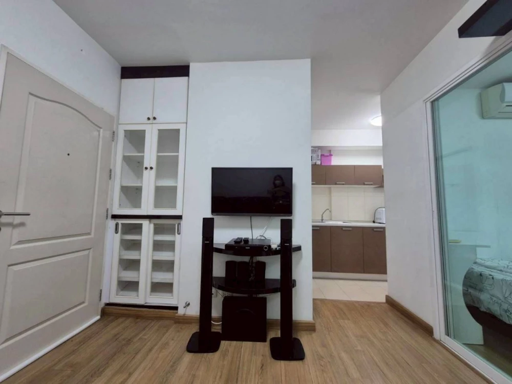 ขาย Bliz Condominium พระราม 9 - หัวหมาก ห้องริม ชั้น 4 พร้อมอุปกรณ์ไฟฟ้า เฟอร์นิเจอร์ตู้และชั้นเก็บของเพียบตามรูป