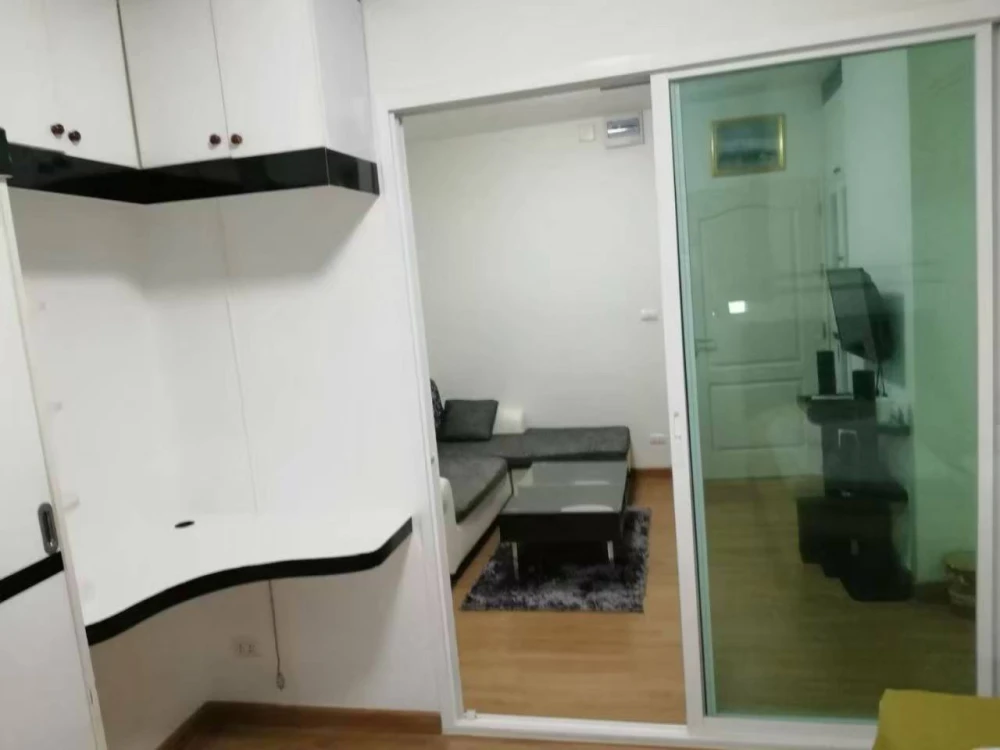 ขาย Bliz Condominium พระราม 9 - หัวหมาก ห้องริม ชั้น 4 พร้อมอุปกรณ์ไฟฟ้า เฟอร์นิเจอร์ตู้และชั้นเก็บของเพียบตามรูป