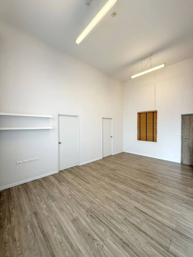 ขาย Blossom Condo @Fashion ชั้น 10 วิวสวยไม่มีตึกบัง ห้องมุม เพดานห้องสูง โปร่ง โล่งสบาย ไม่อึดอัด รีบจองเลย