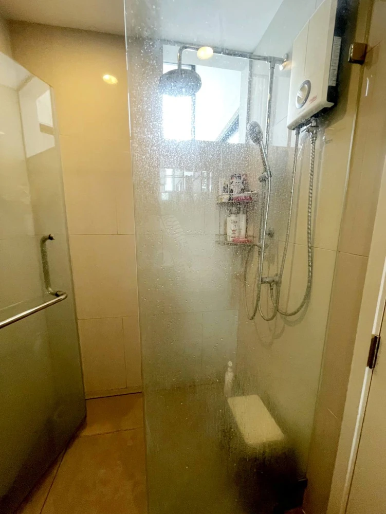 ขาย Blossom Condo @Fashion ชั้น 10 วิวสวยไม่มีตึกบัง ห้องมุม เพดานห้องสูง โปร่ง โล่งสบาย ไม่อึดอัด รีบจองเลย