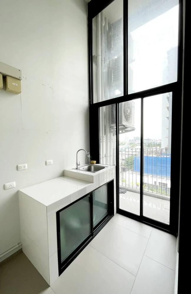 ขาย Blossom Condo @Fashion ชั้น 10 วิวสวยไม่มีตึกบัง ห้องมุม เพดานห้องสูง โปร่ง โล่งสบาย ไม่อึดอัด รีบจองเลย