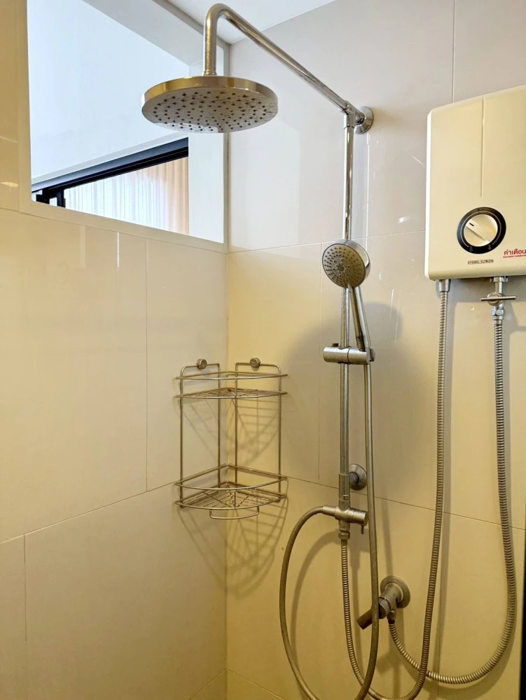 ขาย Blossom Condo @Fashion ชั้น 10 วิวสวยไม่มีตึกบัง ห้องมุม เพดานห้องสูง โปร่ง โล่งสบาย ไม่อึดอัด รีบจองเลย