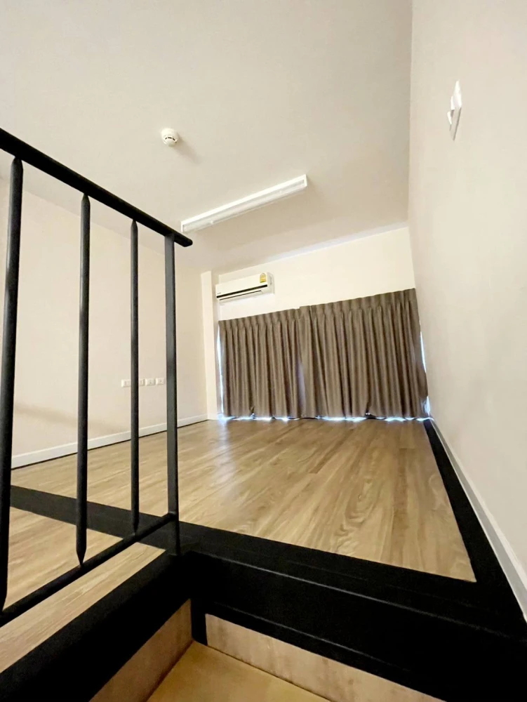 ขาย Blossom Condo @Fashion ชั้น 10 วิวสวยไม่มีตึกบัง ห้องมุม เพดานห้องสูง โปร่ง โล่งสบาย ไม่อึดอัด รีบจองเลย