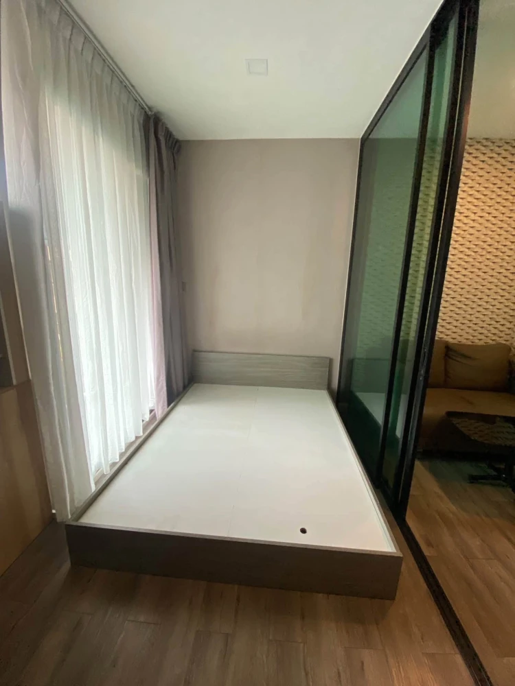ขาย Brown Condo Ratchada 32 ห้องชั้น 4 วิวสระว่ายน้ำ ติดวอลเปเปอร์อย่างดี จองเลย