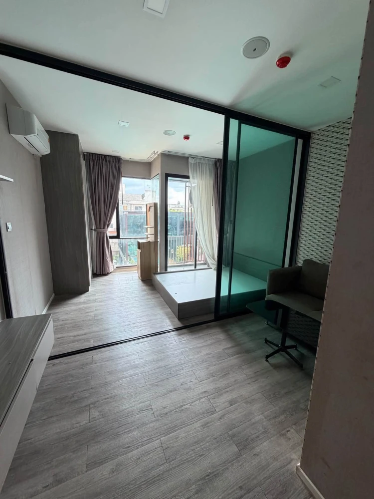 ขาย Brown Condo Ratchada 32 ห้องชั้น 4 วิวสระว่ายน้ำ ติดวอลเปเปอร์อย่างดี จองเลย