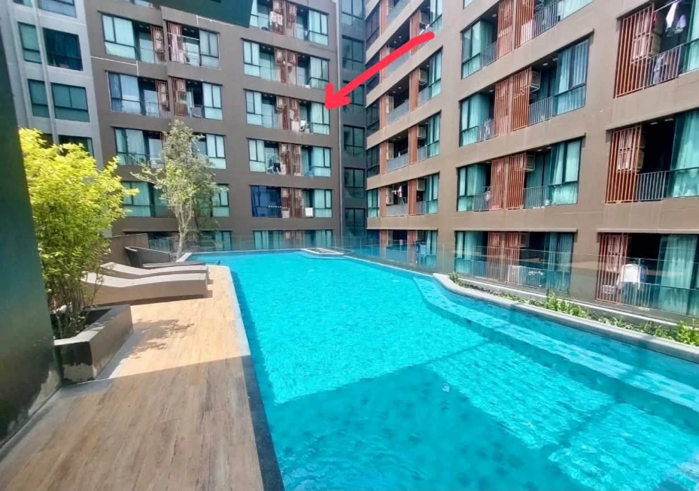 ขาย Brown Condo Ratchada 32 ห้องชั้น 4 วิวสระว่ายน้ำ ติดวอลเปเปอร์อย่างดี จองเลย