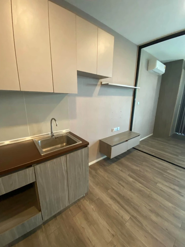 ขาย Brown Condo Ratchada 32 ห้องชั้น 4 วิวสระว่ายน้ำ ติดวอลเปเปอร์อย่างดี จองเลย