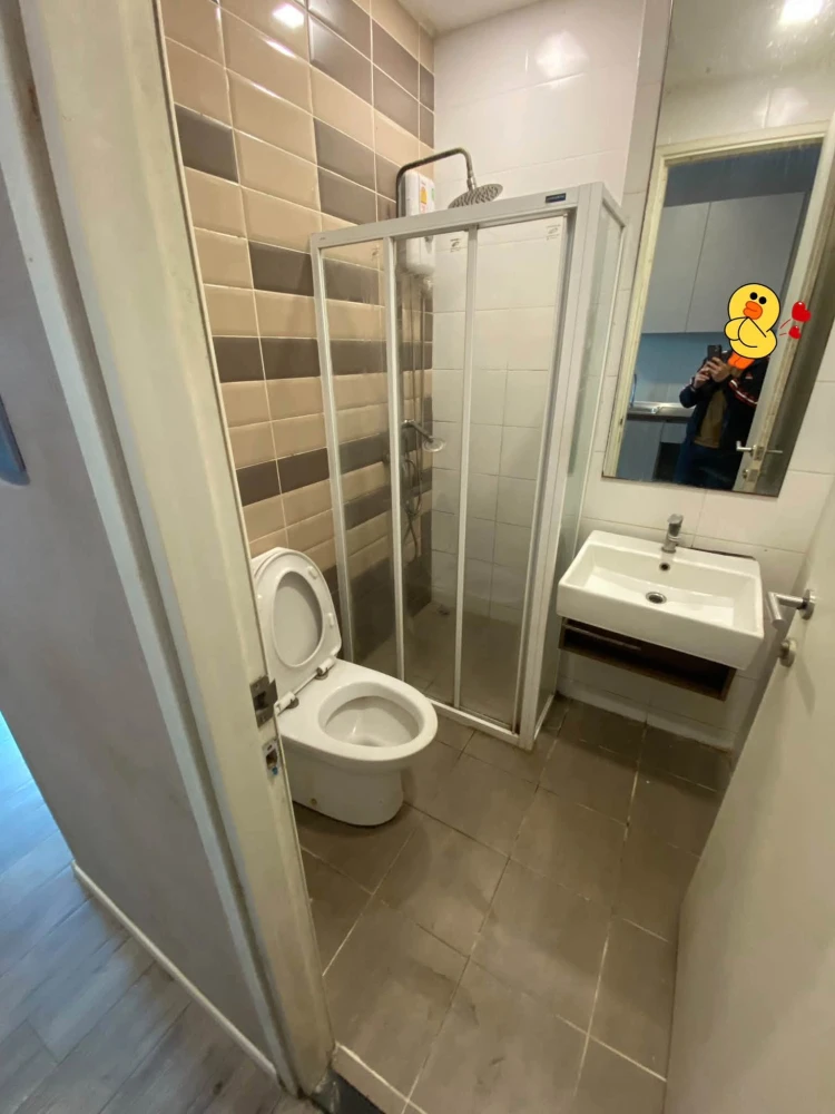ขาย Brown Condo Ratchada 32 ห้องชั้น 4 วิวสระว่ายน้ำ ติดวอลเปเปอร์อย่างดี จองเลย
