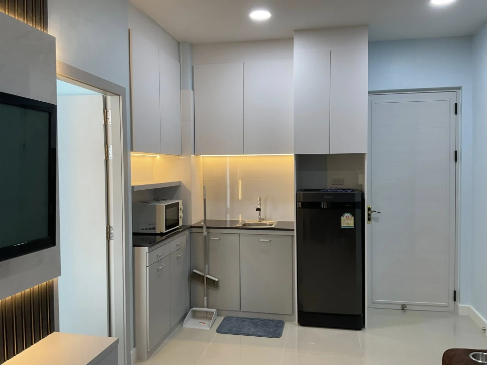 ขาย CC Condominium 1 1 ห้องนอน 1 ห้องน้ำ มาพร้อมเฟอร์นิเจอร์ครบครัน บิ้วอินหัวเตียงลายหินอ่อนอย่างดี จองเลย