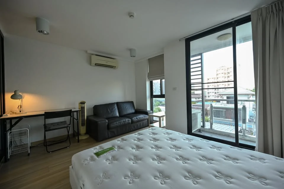 ขาย Chateau In Town Ratchada 20-2 ห้อง Studio ชั้น 4 รวมเฟอนิเจอร์พร้อมเข้าอยู่ทันที !!